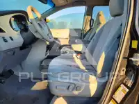 2011 Toyota SIENNA фото