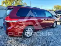 2011 Toyota SIENNA photo