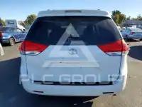 2011 Toyota SIENNA фото