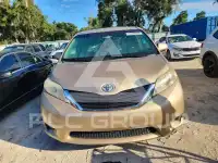 2011 Toyota SIENNA фото