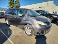2011 Toyota SIENNA фото