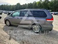 2011 Toyota SIENNA photo