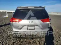 2011 Toyota SIENNA photo