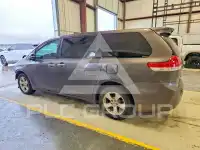 2011 Toyota SIENNA фото