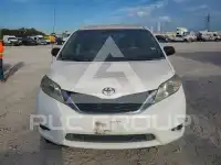 2011 Toyota SIENNA фото