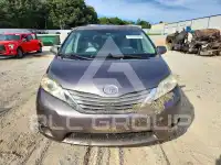 2011 Toyota SIENNA photo