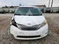 2011 Toyota SIENNA photo