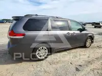2011 Toyota SIENNA photo