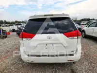 2011 Toyota SIENNA photo