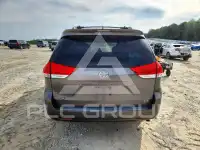 2011 Toyota SIENNA photo