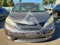 2011 Toyota SIENNA фото