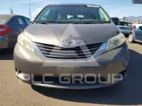 2011 Toyota SIENNA фото