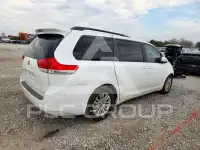 2011 Toyota SIENNA photo