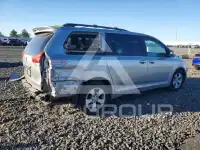 2011 Toyota SIENNA photo