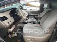 2011 Toyota SIENNA фото