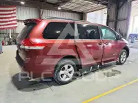 2011 Toyota SIENNA фото