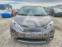 2011 Toyota SIENNA photo