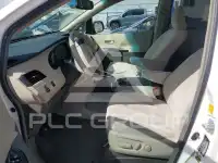 2011 Toyota SIENNA фото