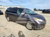 2011 Toyota SIENNA photo