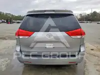 2011 Toyota SIENNA photo