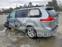 2011 Toyota SIENNA photo
