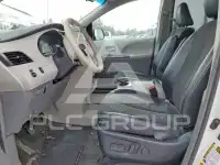 2011 Toyota SIENNA photo