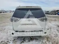 2011 Toyota SIENNA photo