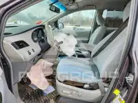 2011 Toyota SIENNA photo