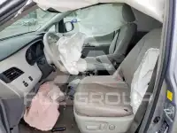 2011 Toyota SIENNA photo