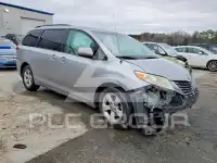 2011 Toyota SIENNA photo