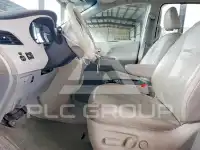 2011 Toyota SIENNA фото