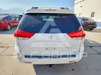 2011 Toyota SIENNA фото