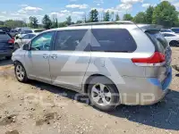 2011 Toyota SIENNA фото