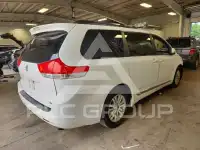 2011 Toyota SIENNA photo