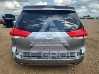 2011 Toyota SIENNA photo