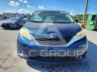 2011 Toyota SIENNA photo
