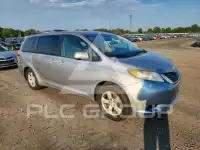 2011 Toyota SIENNA photo