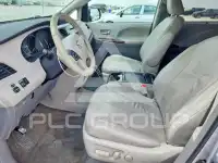2011 Toyota SIENNA photo