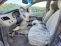 2011 Toyota SIENNA photo