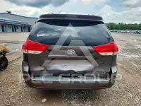 2011 Toyota SIENNA фото