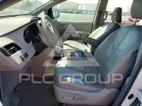 2011 Toyota SIENNA photo