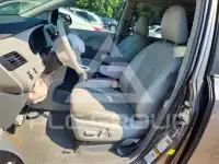 2011 Toyota SIENNA фото