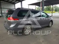 2011 Toyota SIENNA фото