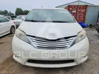 2011 Toyota SIENNA фото