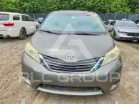 2011 Toyota SIENNA photo