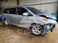 2011 Toyota SIENNA фото