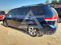 2011 Toyota SIENNA photo