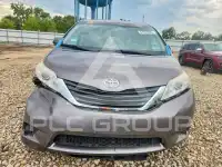 2011 Toyota SIENNA фото