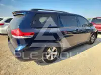 2011 Toyota SIENNA photo