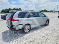 2011 Toyota SIENNA photo
